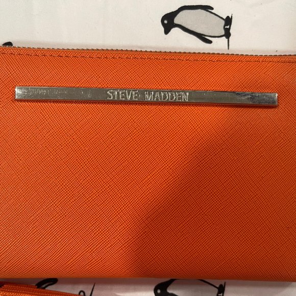 Steven Madden Wallet/Wristlet - Picture 3 of 4